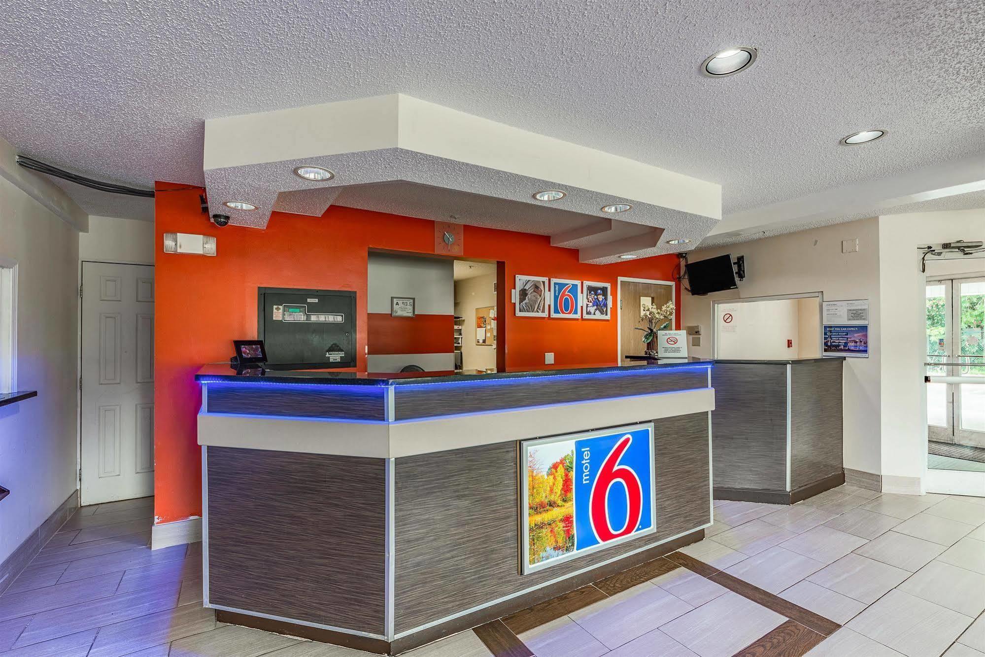 Motel 6-Charlotte, Nc - University Екстериор снимка
