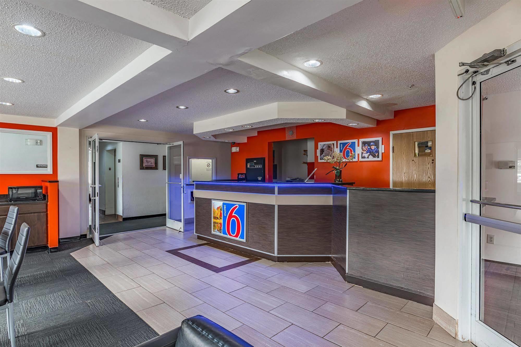 Motel 6-Charlotte, Nc - University Екстериор снимка
