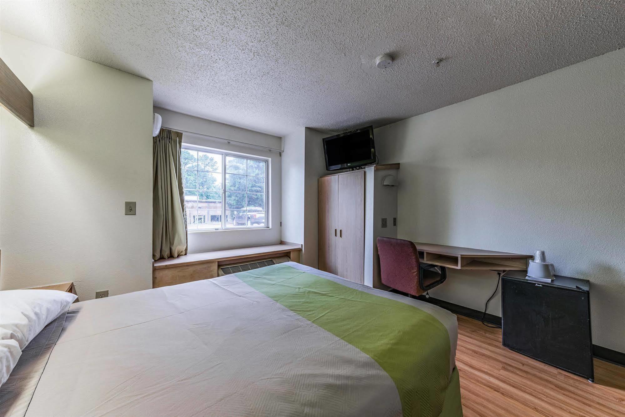 Motel 6-Charlotte, Nc - University Екстериор снимка